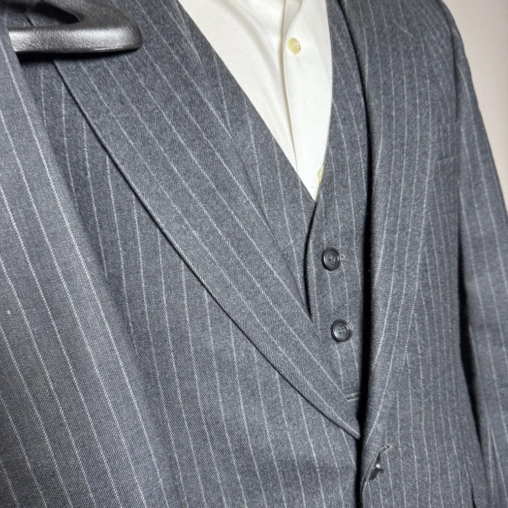 Gentlemen's Wear House 3-Piece Suit Mens 40R W33 Gray Pinstripe Wool USA Made